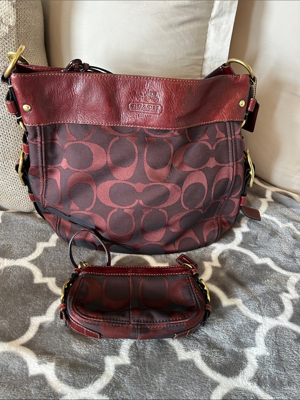 RETIRED- Coach Zoe Set in Signature Jacquard & Leather Burgundy 2009 - Picture 3 of 12